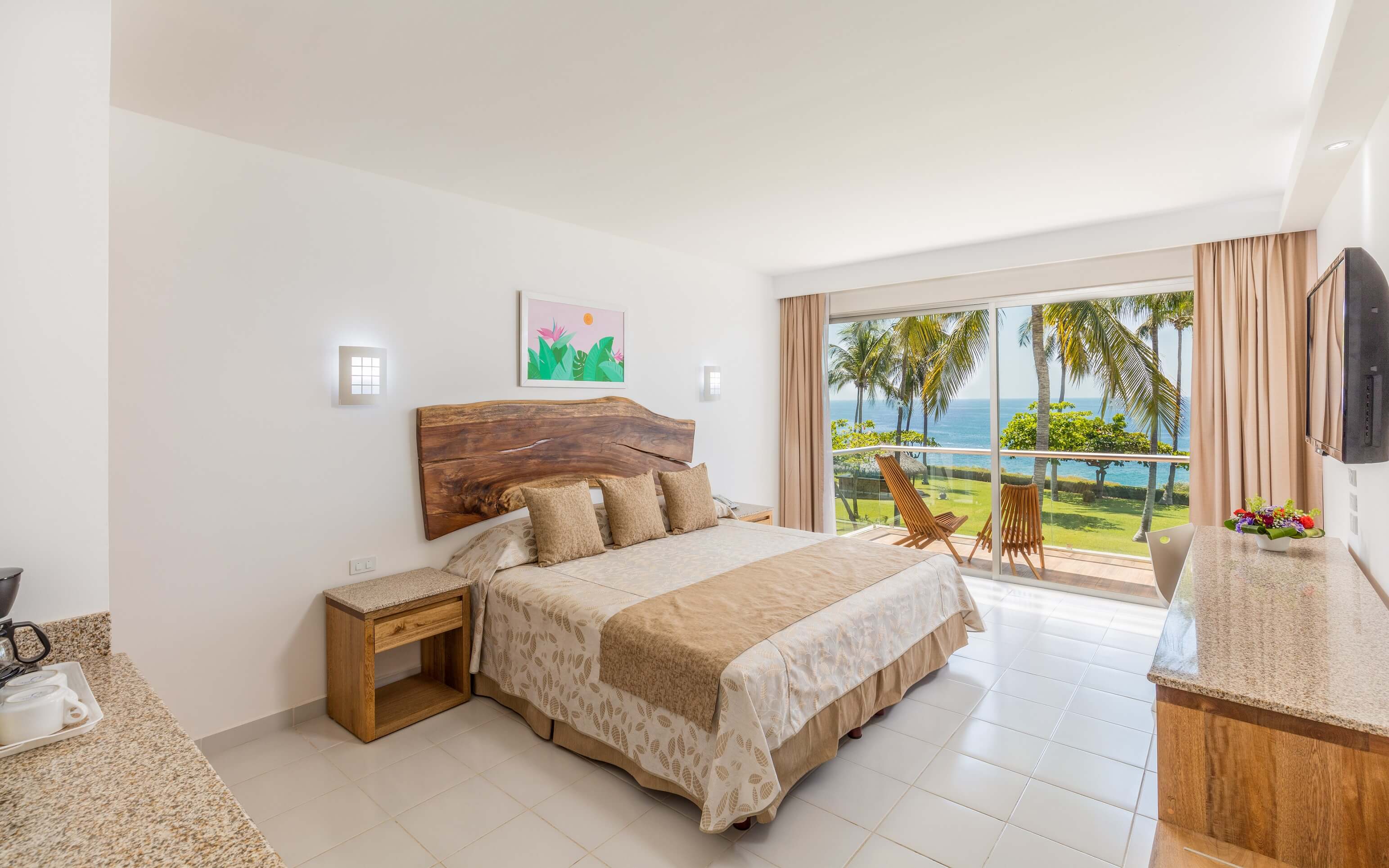 habitacion-superior-con-terraza-y-vista-frontal-al-mar1.jpg